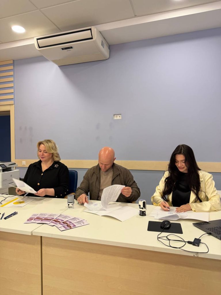 Підписання тристороннього меморандуму про співпрацю між ГО «М’яка Сила», ГО «Діти. ЮА» та ГО «Безбар’єрні»